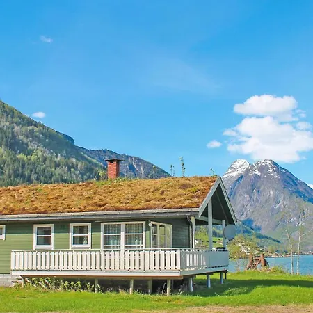 Awesome Home In Fjaerland Exterior photo