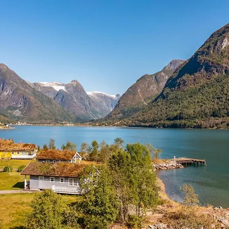 Awesome Home In Fjaerland Exterior photo
