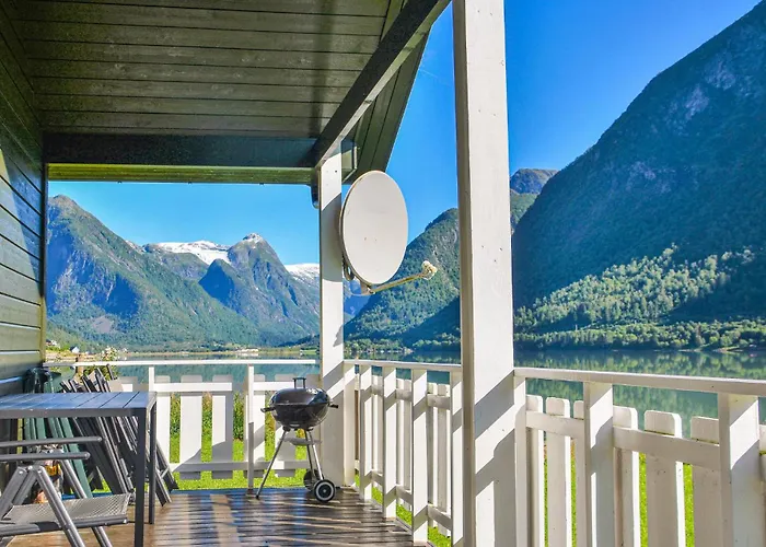 Awesome Home In Fjaerland